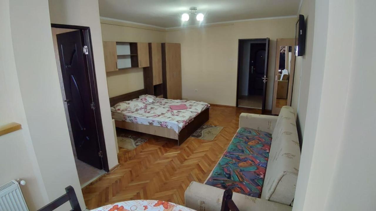Flora Apartament Appartamento Satu Mare Esterno foto